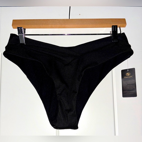 SherryDC Cross Over Women Black Bikini Bottom Size M Beach Summer‎ Vacation NEW - Picture 1 of 6